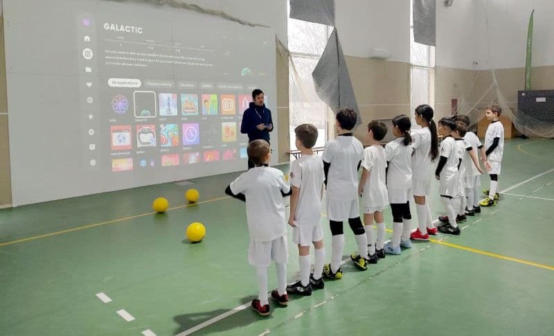 Orele de sport devin ore imersive în România. Elevii fac mișcare și învață matematică, română sau științe prin joc