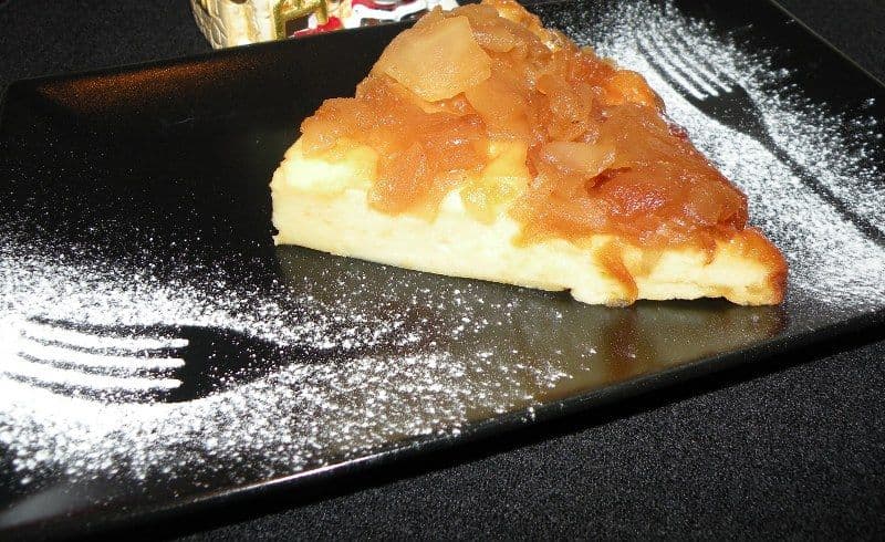Prăjitură cu mere caramelizate și brânză de vaci