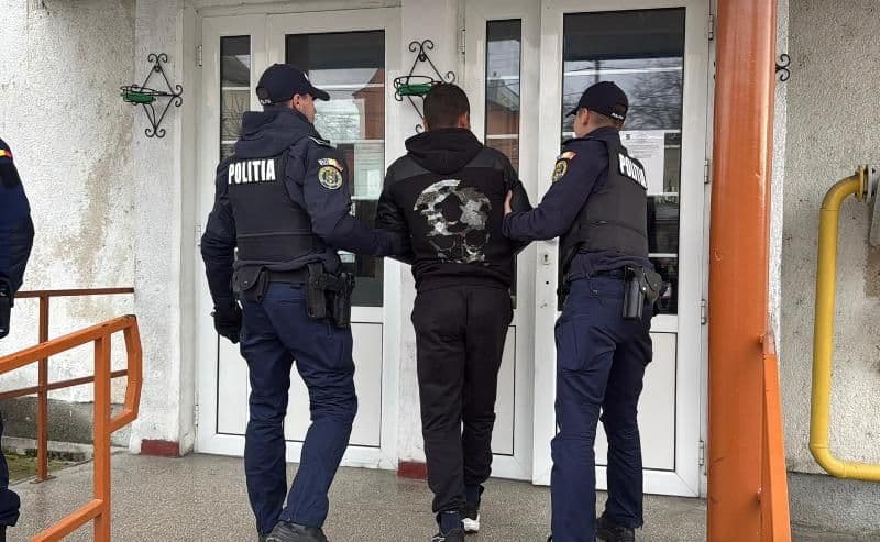 Tânăr de 33 de ani evacuat din domiciliu, pentru amenințare. Polițiștii au emis ordin de protecție