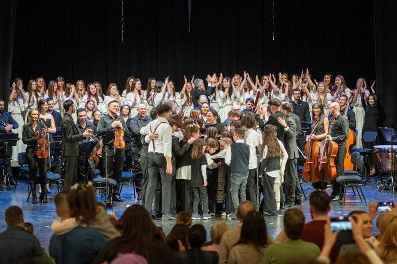 Educație, artă și emoție: „Lacrimi de Luceafăr”, proiect educațional dedicat poetului Mihai Eminescu 