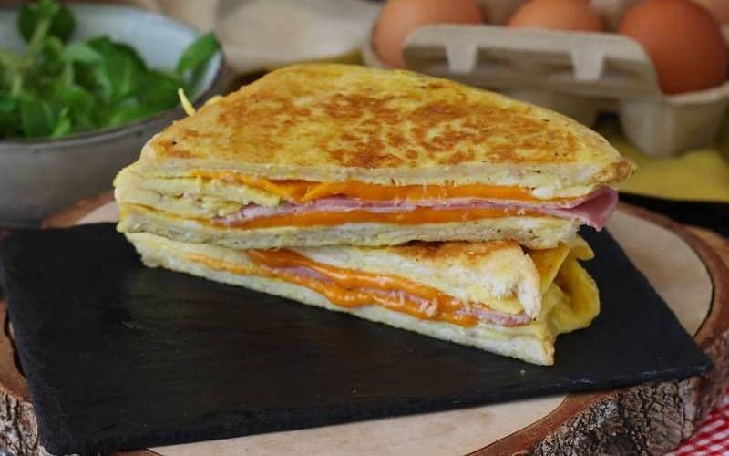 Sandwich expres cu omletă
