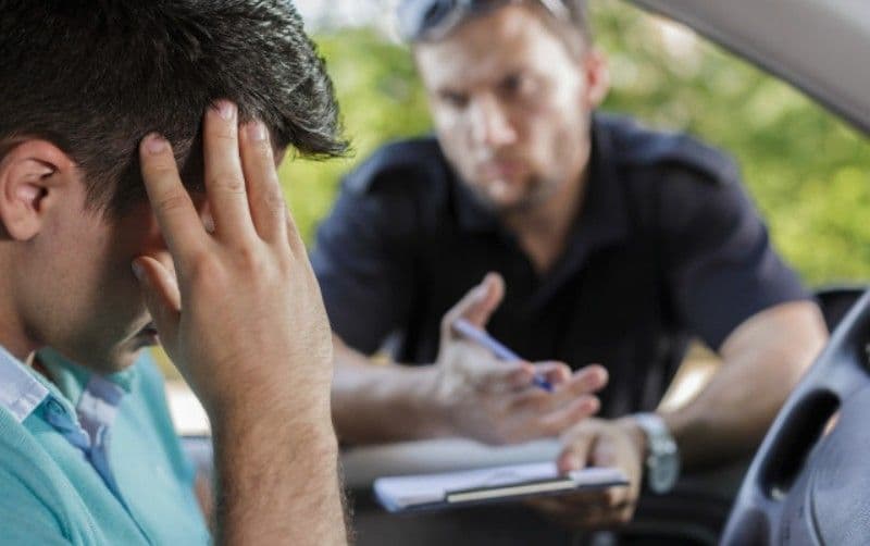 Tânăr de 18 ani depistat la volan deși nu avea permis de conducere