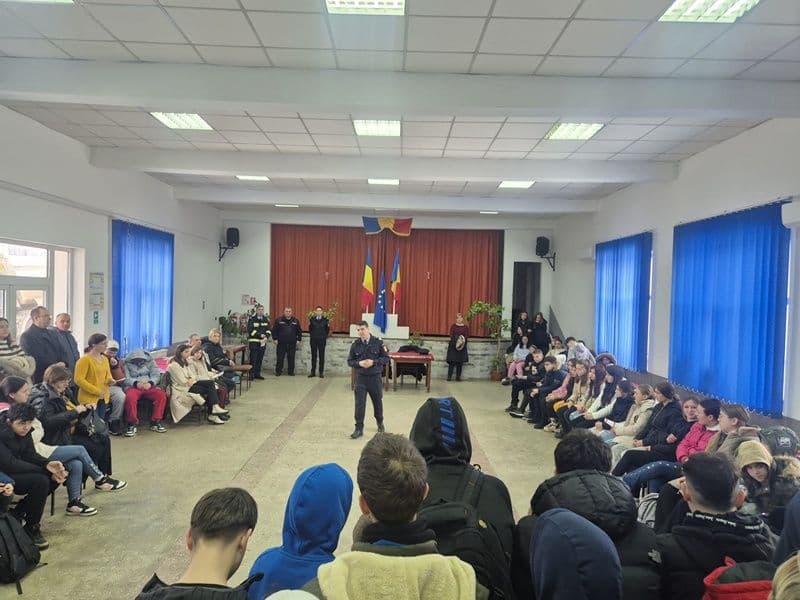 Exerciții de evacuare în caz de cutremur la două școli din județ