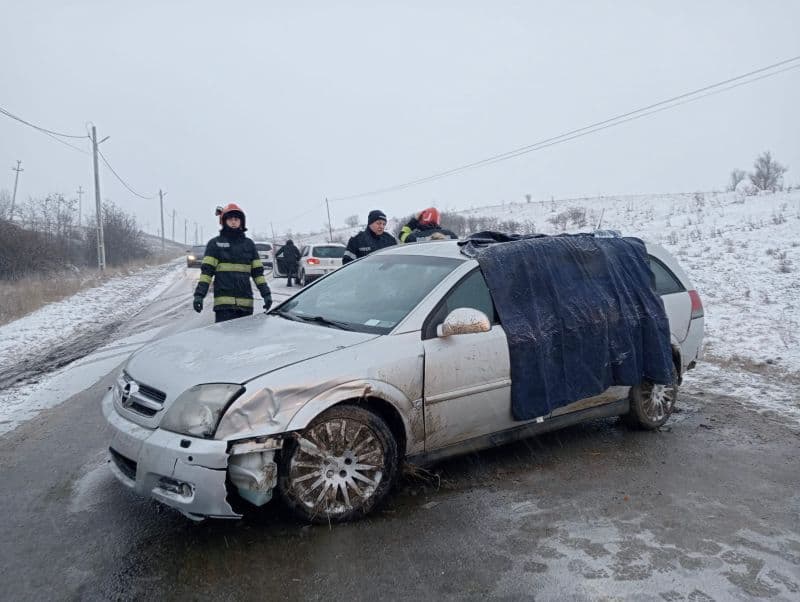 Doi adulți și un bebeluș au ajuns la spital în urma unui accident produs în apropiere de Flămânzi