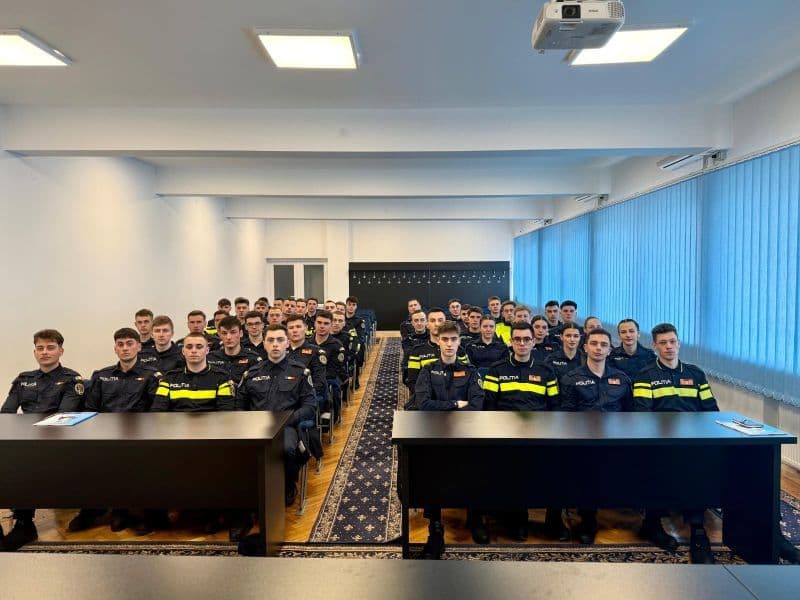 IPJ Botoșani: 43 de tineri, elevi ai școlilor de poliție încep astăzi stagiul de practică