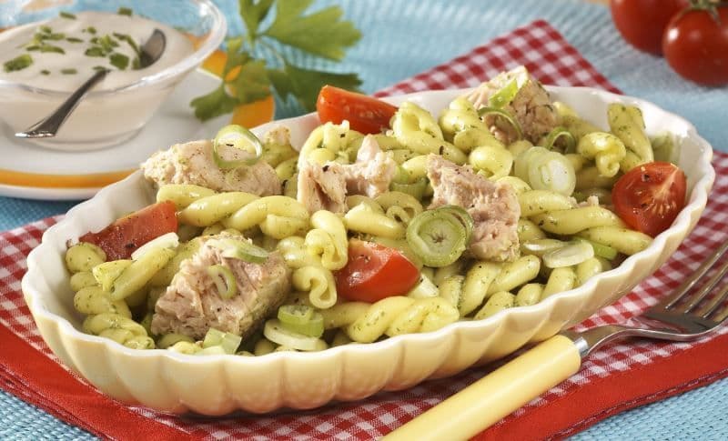 Salată de ton cu fusilli