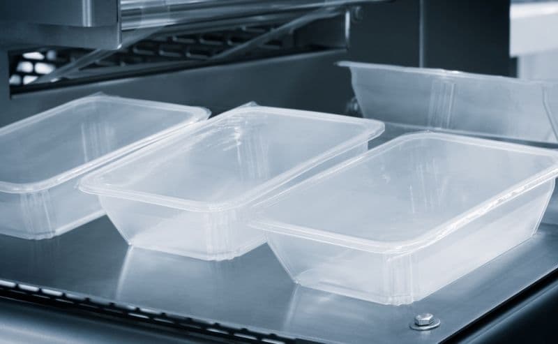Ce boli poate provoca mâncatul din recipiente din plastic?