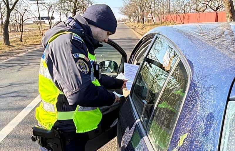 Acțiune de amploare a polițiștilor! Peste 200 de sancțiuni aplicate, 7 permise reținute și doi metri cubi de material lemnos confiscat