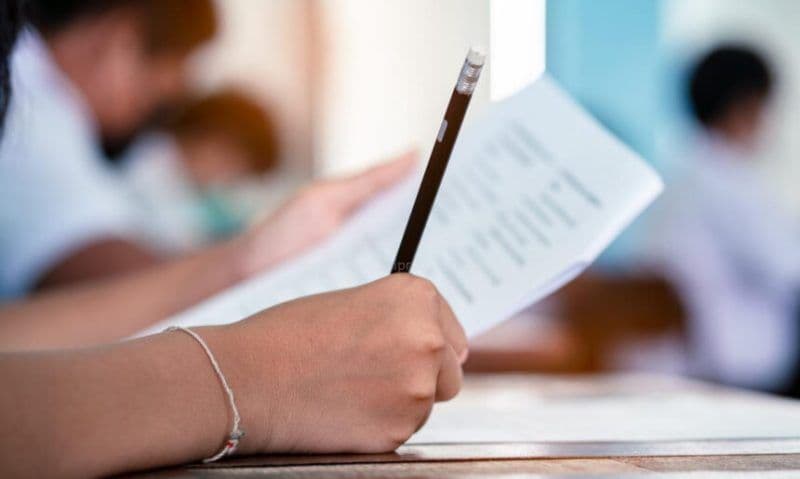 Mii de profesori cer anularea testelor pentru clasa a VIII-a. Simularea Evaluării Naționale, sub semnul întrebării