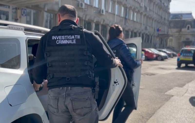 Reținut pentru comiterea infracțiunilor de furt calificat și distrugere