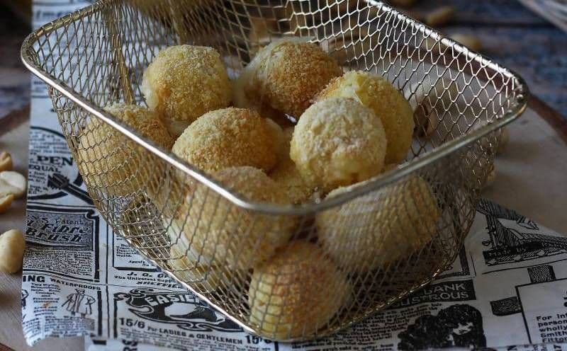 Biluțe de mozzarella în friteuza cu aer