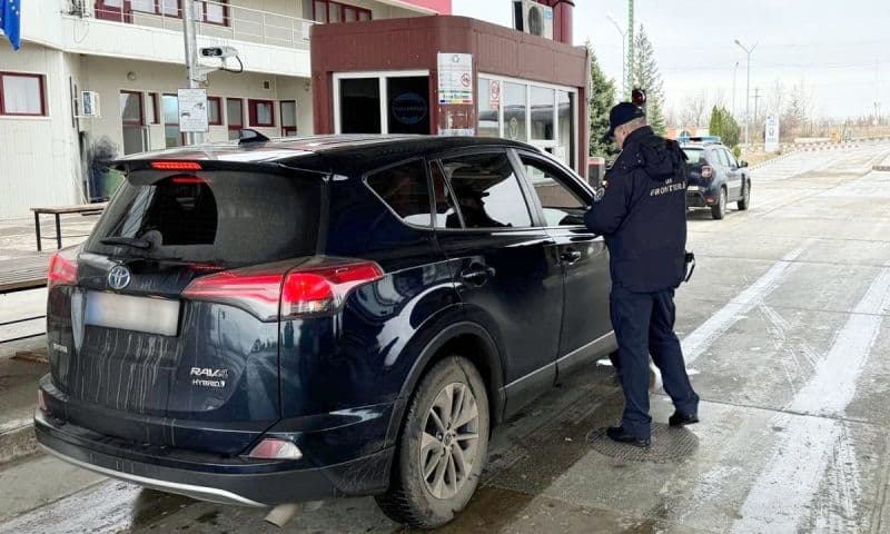 Asigurare falsă prezentată drept autentică la controlul de frontieră