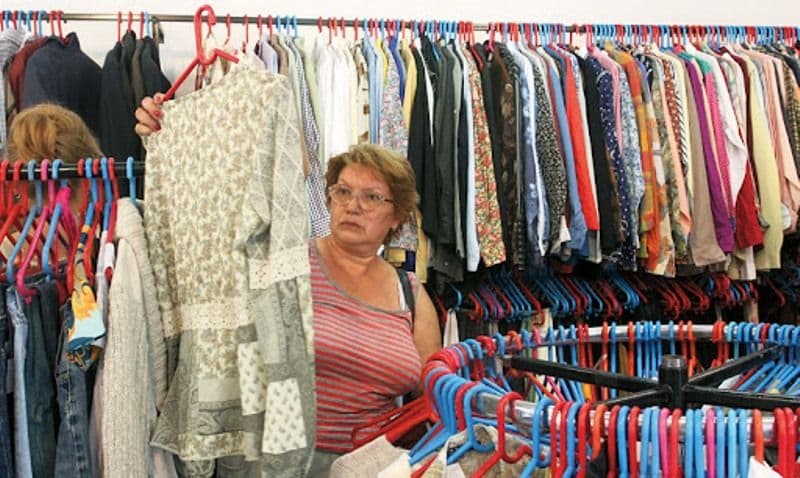 Reguli stricte pentru produsele second-hand! Obligații noi pentru haine, mobilă, autoturisme și anvelope uzate