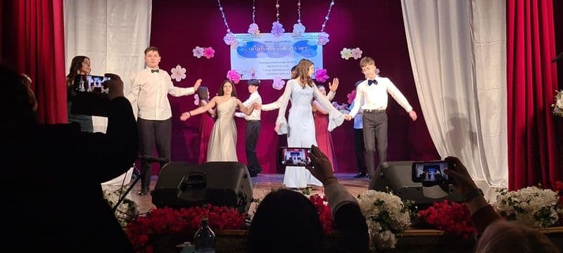 Școala Gimnazială „Mihail Kogălniceanu” Dorohoi: „Armonii de primăvară” - Inimi tinere, unite prin muzică