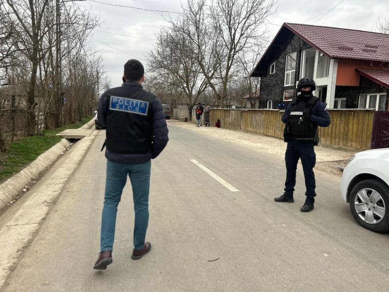 Șase persoane reținute în urma perchezițiilor de astăzi de la Ștefănești