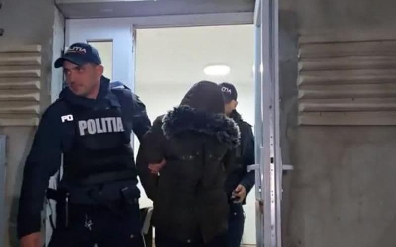 Tânăr de 24 de ani reținut după ce și-a bătut tatăl