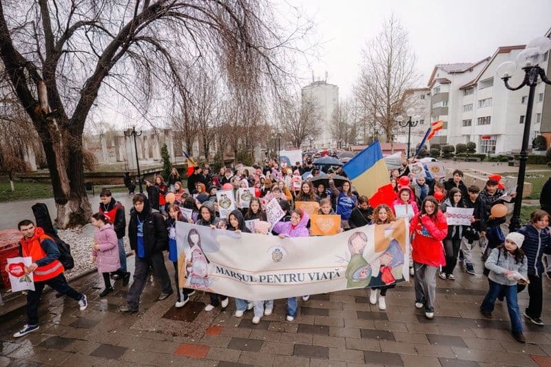 Solidaritate în ploaie la Marșul pentru Viață din Dorohoi