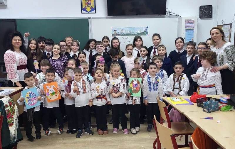 Ateliere pascale și tradiții vii într-un parteneriat educational - FOTO