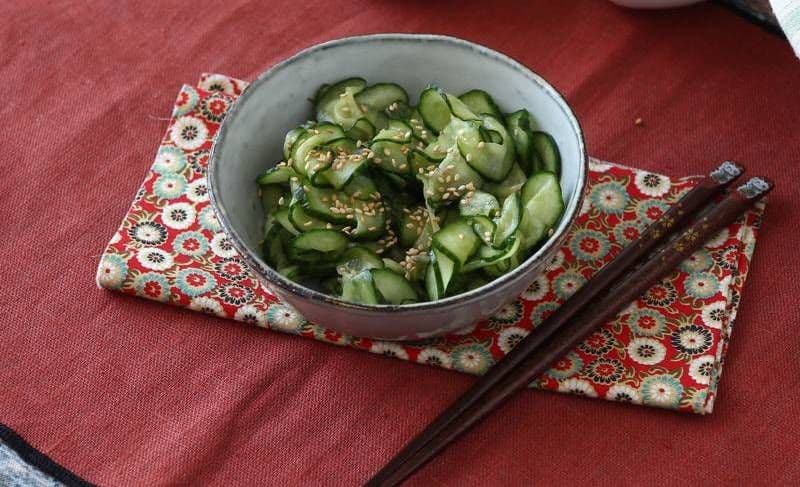Salată japoneză de castraveți marinați