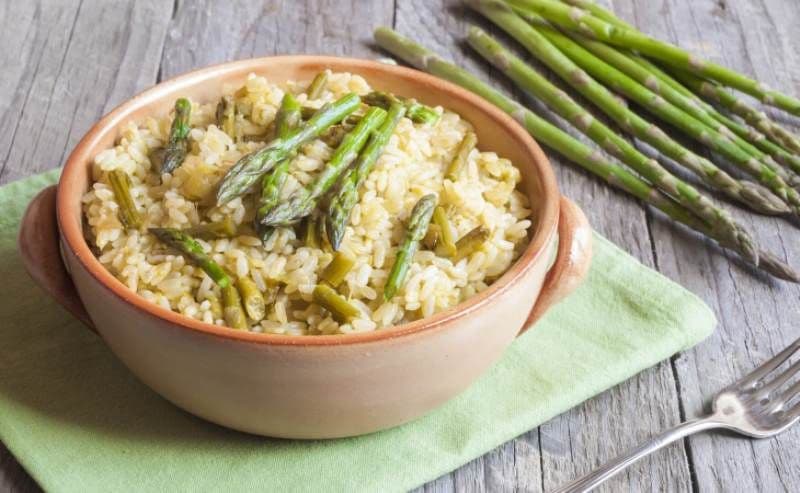 Risotto cu sparanghel și parmezan
