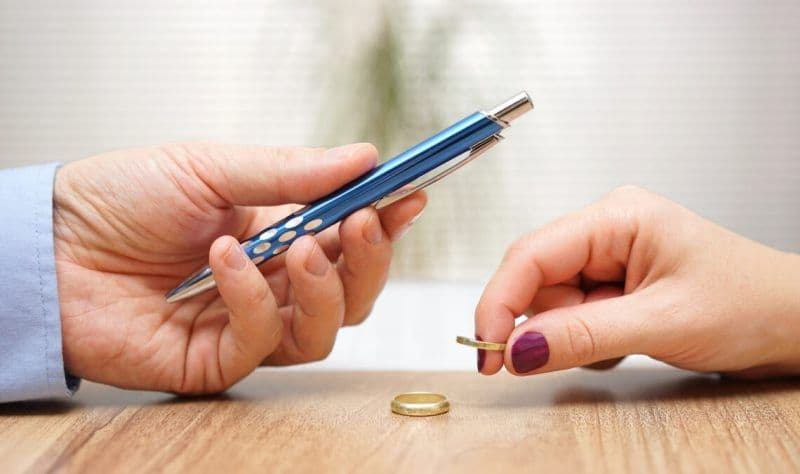Se schimbă procedura de divorț în România și pentru cei cu copii minori. Notarul trebuie neapărat să fie implicat