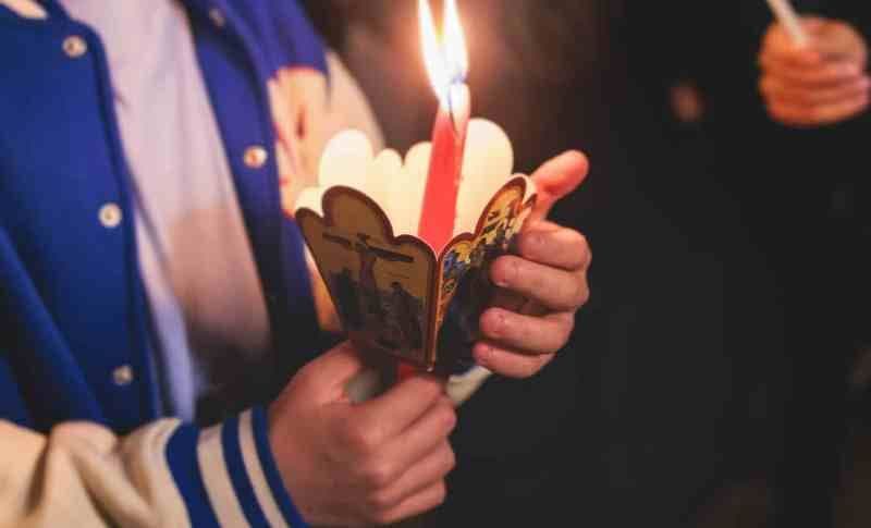 Sfânta Lumină ar urma să fie adusă sâmbătă de la Ierusalim. Ce se întâmplă dacă războiul din Iran nu face posibil acest lucru