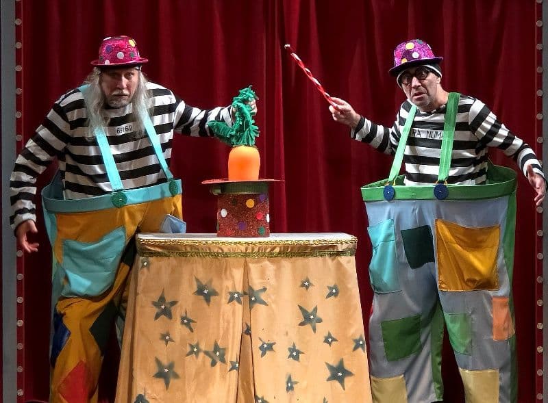 Hoțomanii acrobați, spectacol pe scena Teatrului „Vasilache”