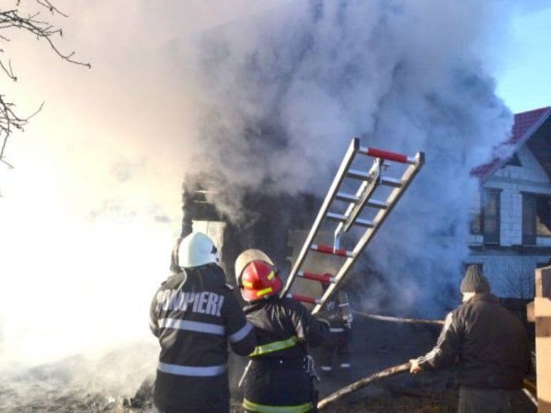 Casă din Concești la un pas de incendiu din cauza coșului de fum