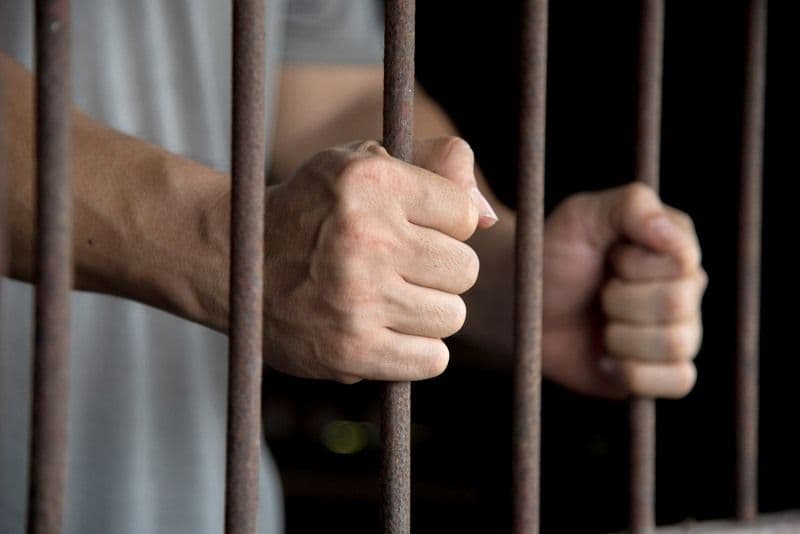 Bărbat reținut pentru încălcarea ordinului de protecție și distrugere