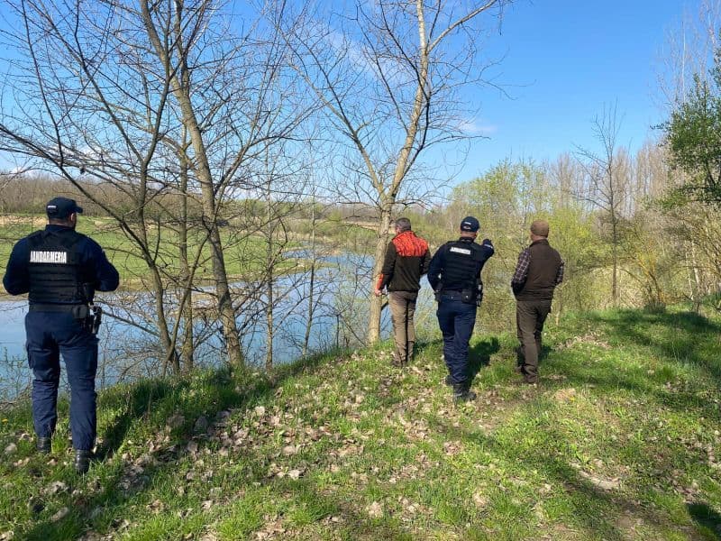 Sancțiuni aplicate de jandarmi pentru încălcarea prohibiției la pescuit