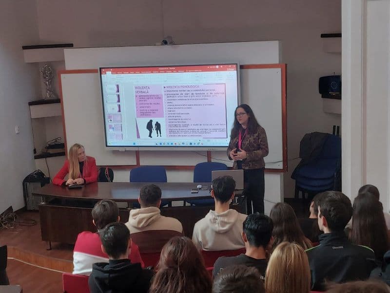 Activitate despre drepturile copiilor victime ale violenței organizată la Colegiul Național „Grigore Ghica” Dorohoi