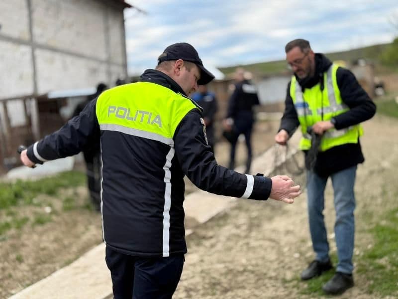Trei bărbați reținuți pentru deținere fără drept a setcilor, năvoadelor și alte tipuri de unelte de pescuit comercial