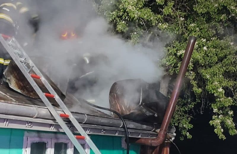 Casa unei familii din comuna Trușești în pericol în urma unui incendiu izbucnit în jurul coșului de fum