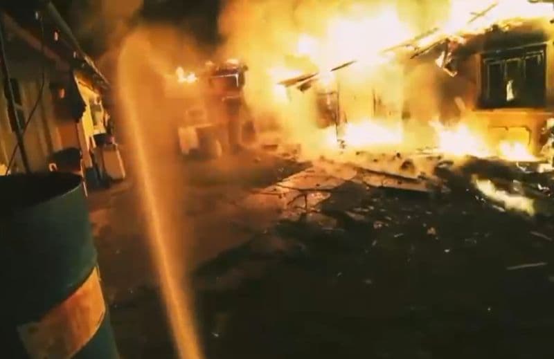 Incendiu violent. O casă și o anexă cuprinse de flăcări în localitatea Poiana, orașul Flămânzi