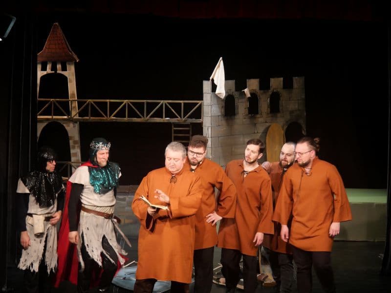 Legenda Cetății Neamțului pe scena Teatrului Vasilache Botoșani