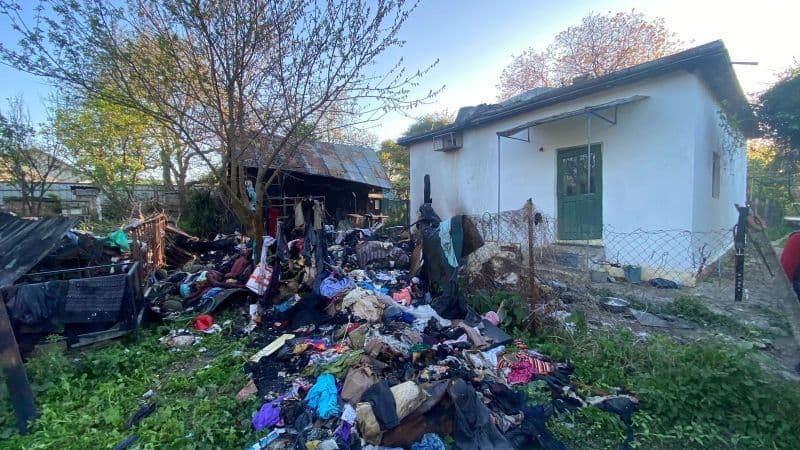 Două anexe au fost cuprinse de flăcări într-o gospodărie din localitatea Agafton