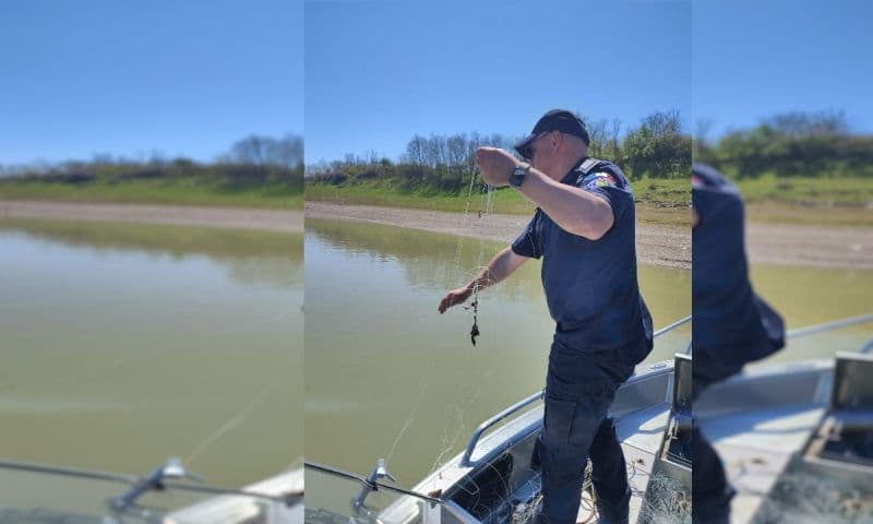 Plasă de pescuit ilegală, descoperită şi îndepărtată din râul Prut