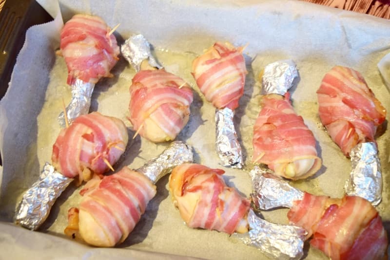 Pulpe de pui învelite în bacon