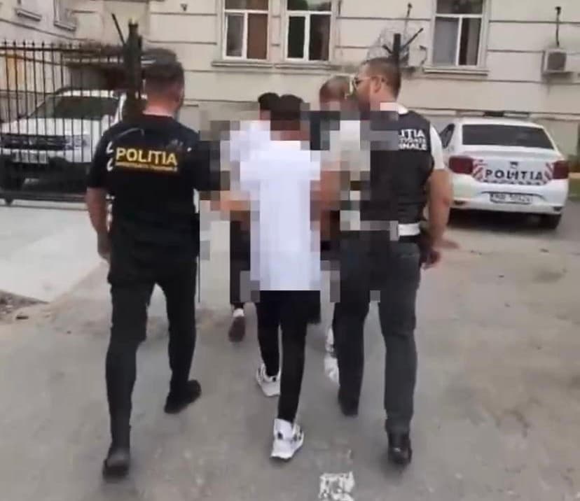 Doi tineri din Dorohoi arestați pentru 30 de zile. Vezi ce au făcut teribiliștii