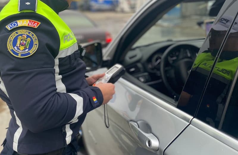 Șofer băut scos din trafic de polițiști. A produs un accident soldat cu pagube materiale