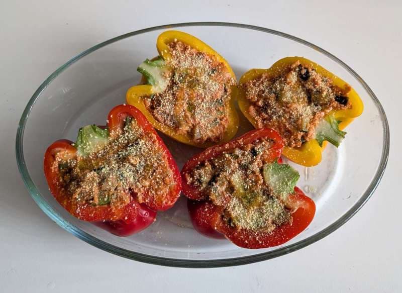 Ardei umpluți vegetarieni la cuptor