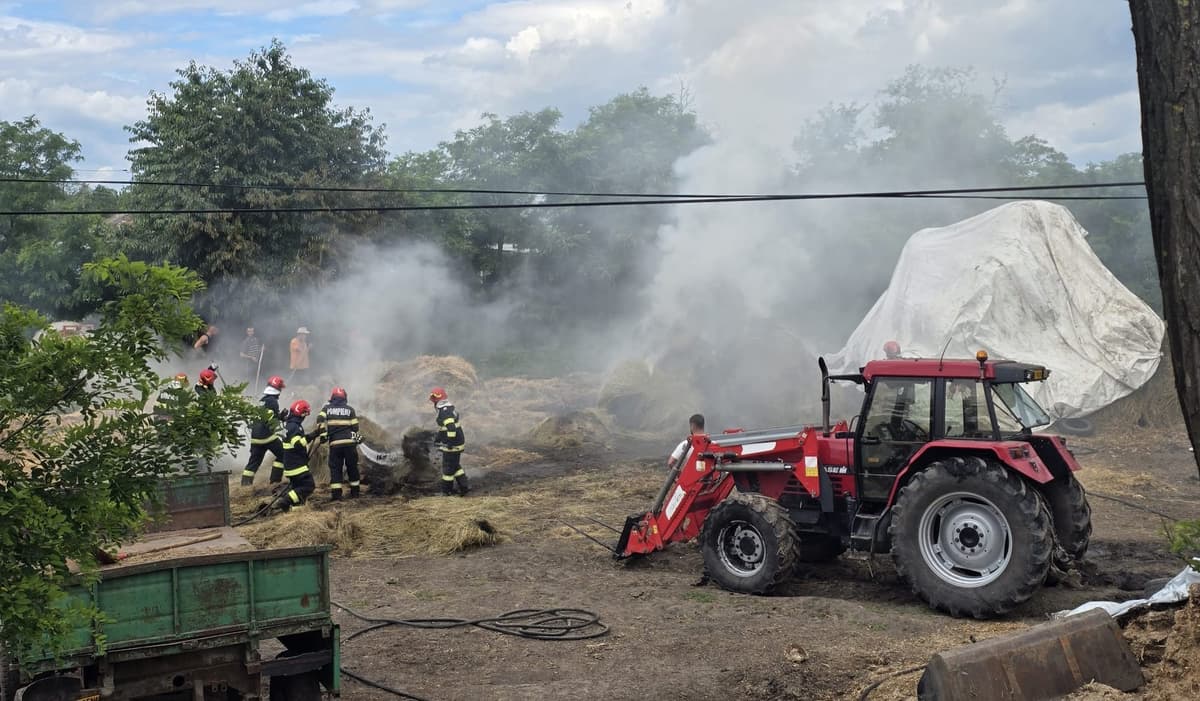 Incendiu la Vorniceni: 16 tone de furaje au ars dintr-un joc al copiilor cu focul