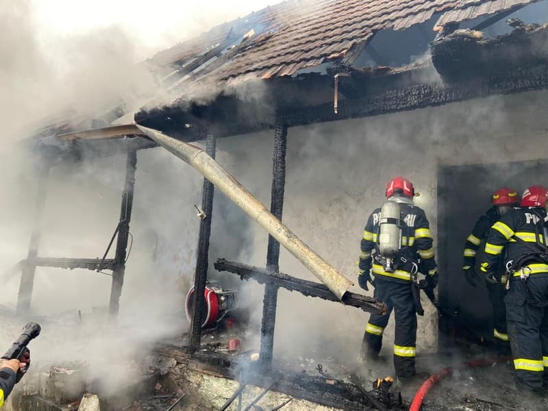 Incendiu izbucnit de la un scurtcircuit la o locuință din Hlipiceni