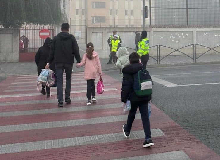 Atenție, ploaia îi pune în pericol pietonii! Polițiștii rutieri botoșăneni sunt în teren