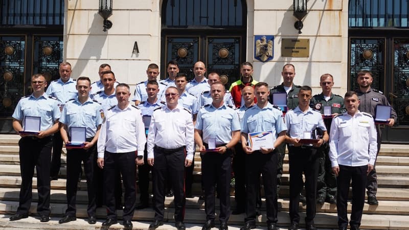 Doi pompieri din Dorohoi și Flămânzi recompensați de ministrul Afacerilor Interne pentru intervenții salvatoare în timpul liber