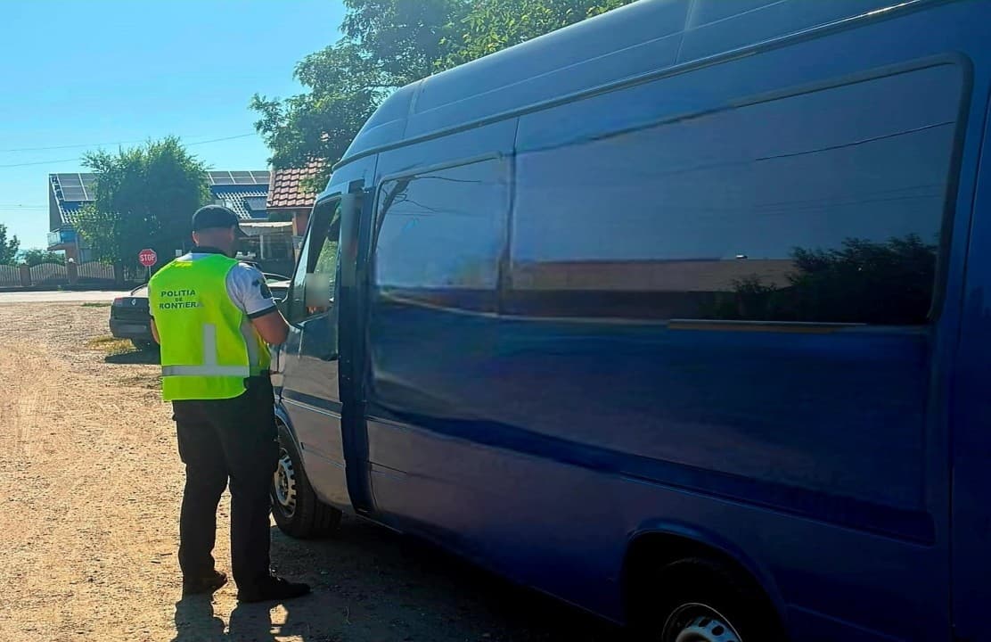 Depistat de poliţiştii Sectorului Poliţiei de Frontieră Stânca, la volanul unui autovehicul radiat din circulație