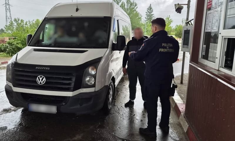 Fotografia unui permis „fabricat” pe calculator, prezentată la controlul de frontieră