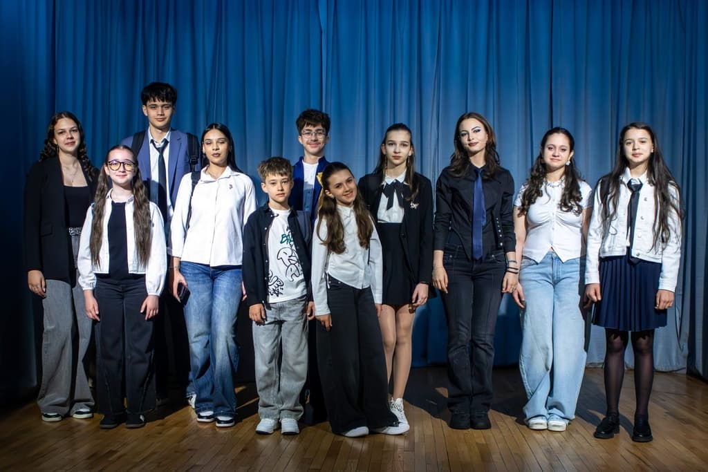 Elevi din Dorohoi, premiați la Festivalul național de teatru „De-a râsu-plânsu” din Brașov - FOTO