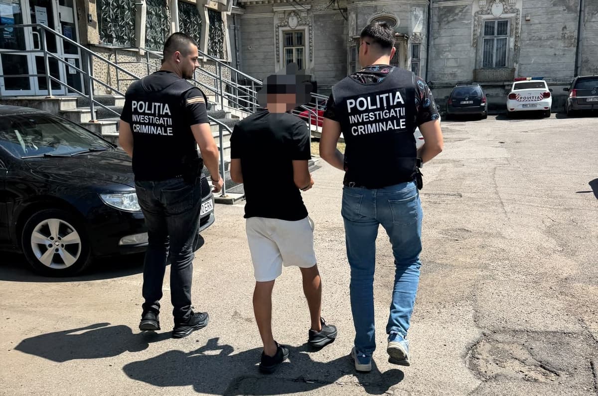 Două persoane reținute pentru furturi repetate din magazine