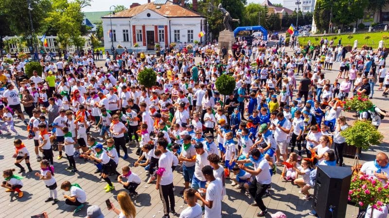 Explozie de culoare și energie la Dorohoi! Vino la „Cros – Împreună Mișcăm Dorohoiul!” - FOTO